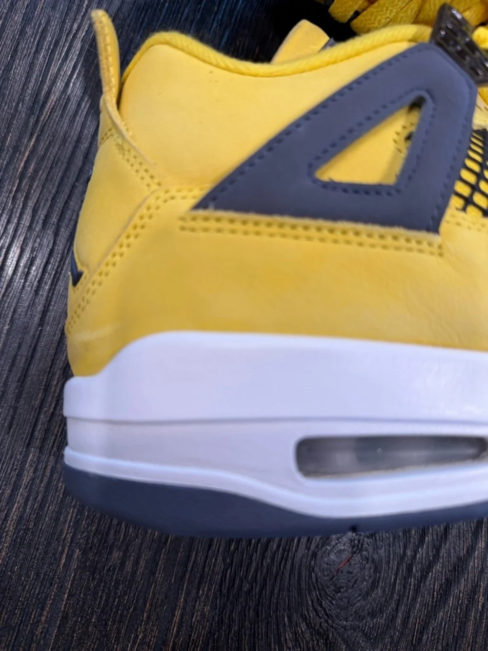 Nike Air Jordan 4 Retro “Lightning” 2021  Size 9.5 Mens